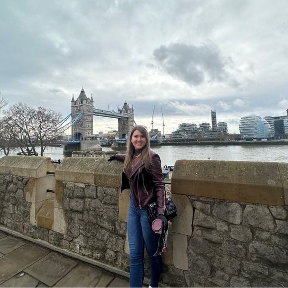 Meet your Posher, Katie - Picture 3 of 4